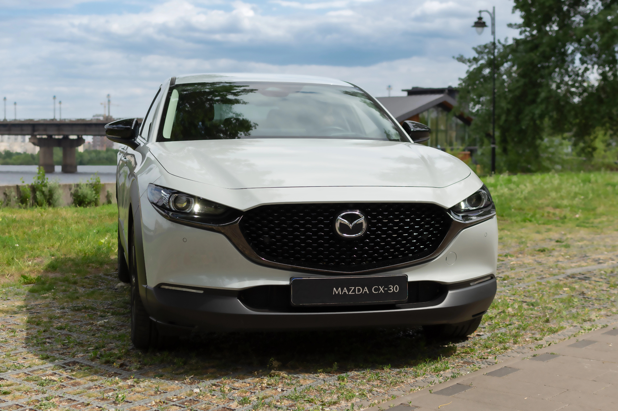 Bog ali avto? Mazda je avto ali je bog?